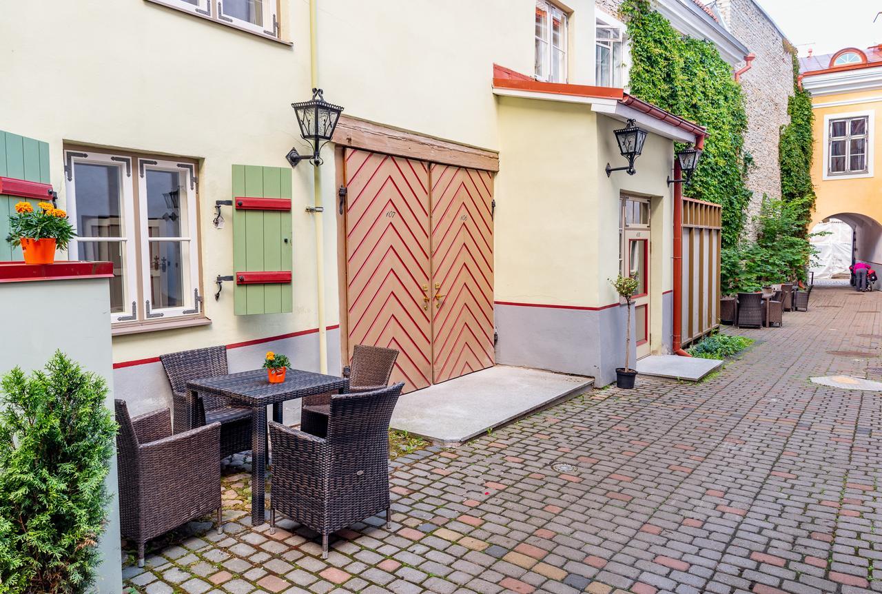 Хотел Meriton Old Town Garden 4*