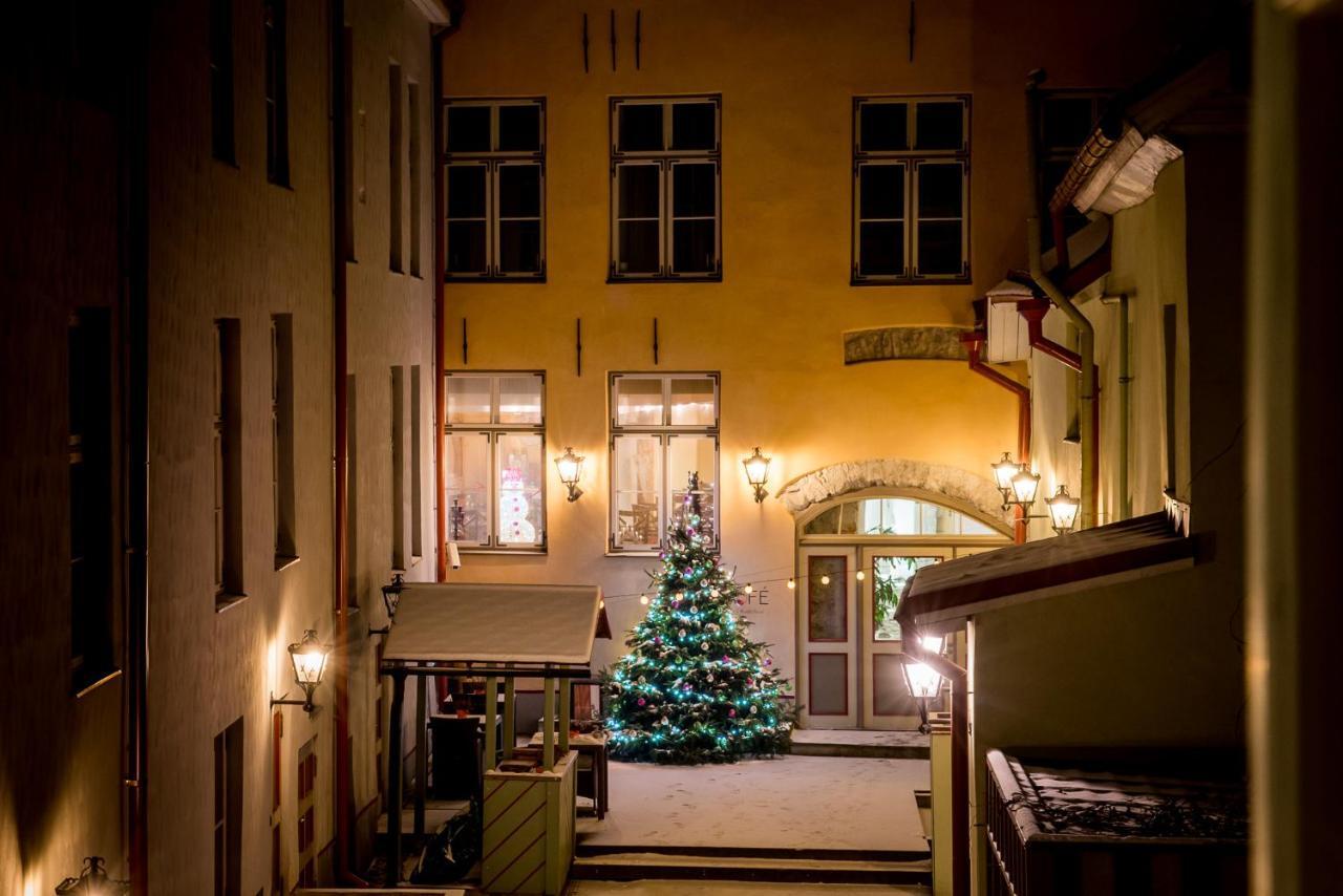 Meriton Old Town Garden Хотел Талин